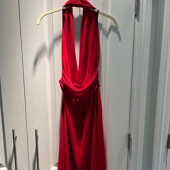 Laundry by Shelli Segal Deep V-Neck, Open Back, High-Low Hem Red Dress - Picture 2 of 5